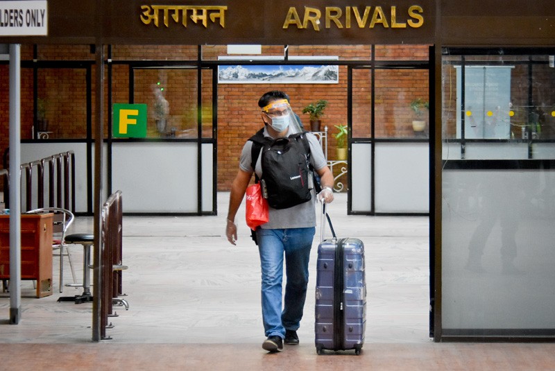 स्वदेश फर्किने कामदार बने तस्करकाे भरिया, अवैधरूपमा सुन ल्याउने १७ पक्राउ