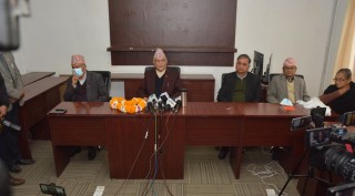 पदबहाली गर्दै ओलीले भने- ताजा जनादेशकाे बिकल्प छैन्
