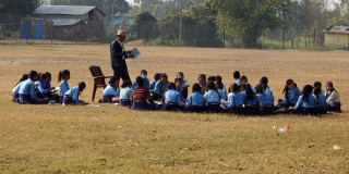 विद्यालयमा रोकिएन दलगत हस्तक्षेप