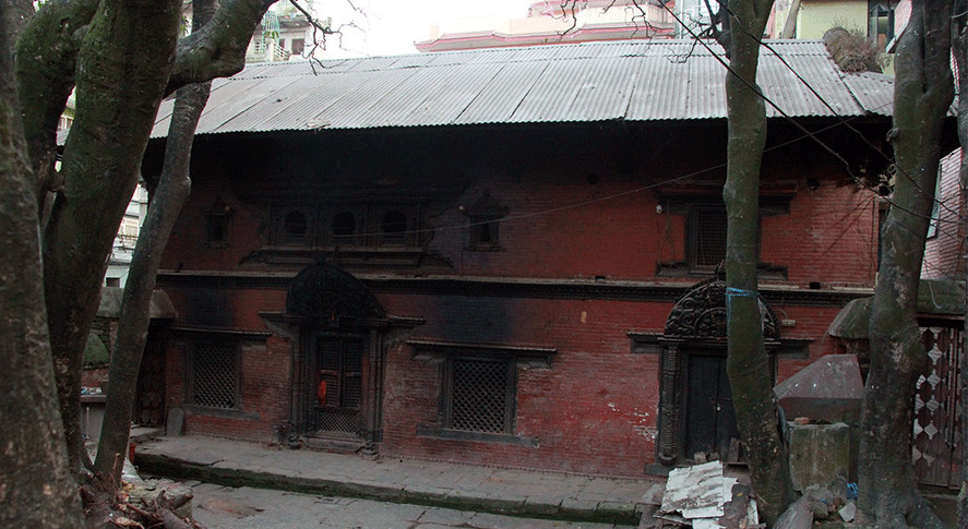 ललितपुरको प्राचीन अग्निशालाको छानो फेरियो