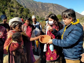 घर बनाइदिने प्रस्ताव लिएर मन्त्री झाँक्री राउटे बस्तीमा