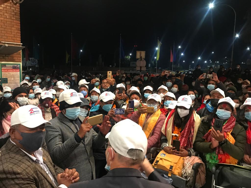 केयरगिभरका लागि ९९ नेपाली श्रमिक इजरायल उडे