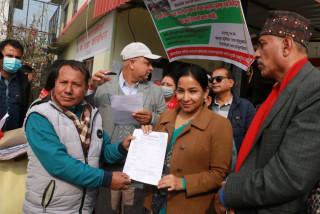 भरतपुरमा सुकुम्बासीलाई भूमिको निस्सा वितरण