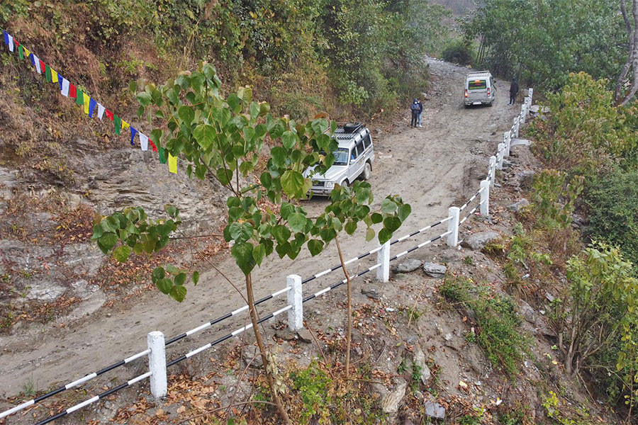 घान्द्रुक यात्रा सुरक्षित बनाउने उद्देश्यले कला भिरमा बनाइयो रेलिङ
