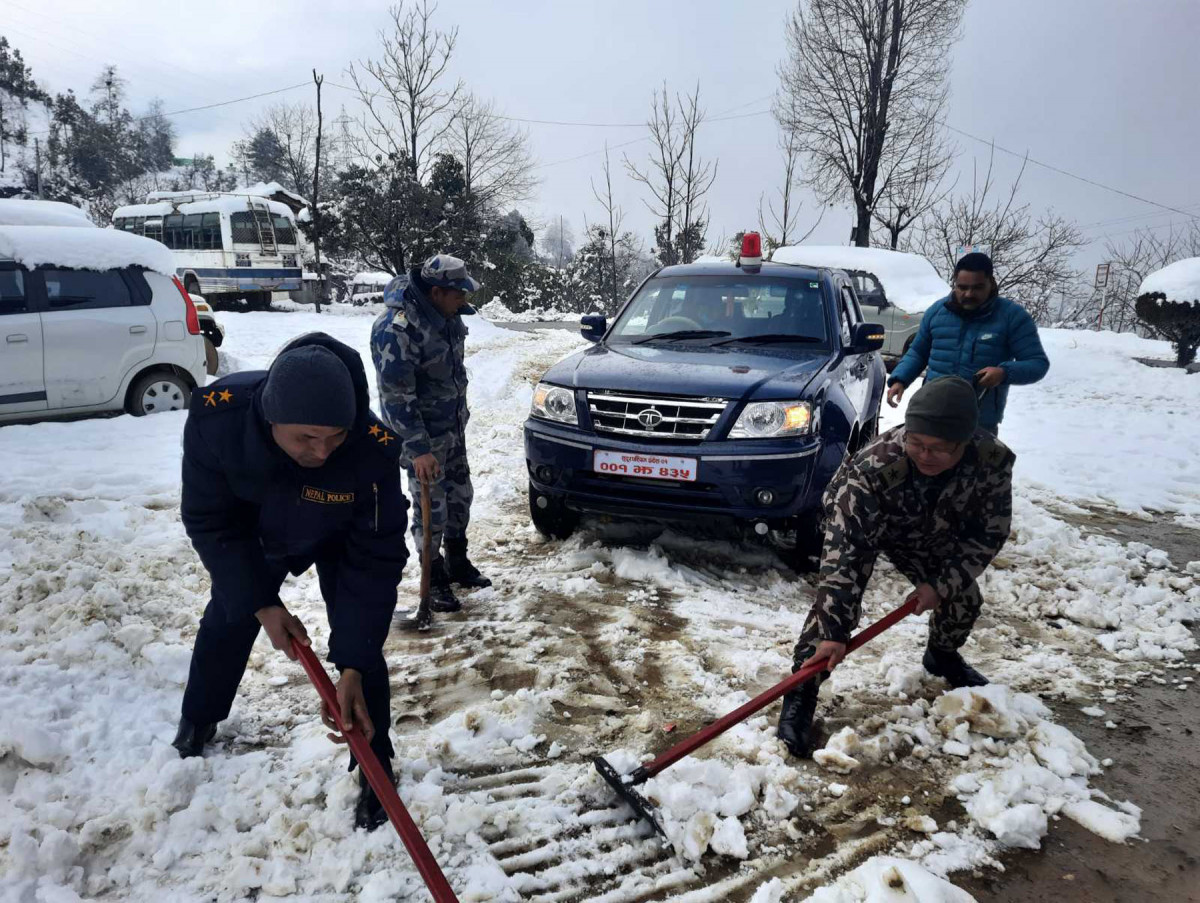 अवरुद्ध राजमार्ग नेपाली सेनाले खुलायो