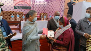धनुषामा ४६७ घर परिवारलाई लालपूर्जा वितरण