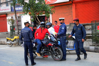 उपत्यकाको होलीमा सुरक्षा कडा, जथाभावी रङ दल्नेलाई कारबाही