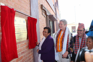 नेपालबाट विद्युत् निर्यातका लागि भारतसँग संवाद भइरहेको छ : मन्त्री भुसाल