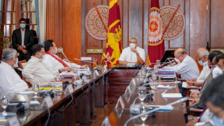 आर्थिक संकट गहिरँदै जाँदा श्रीलंकाका २६ मन्त्रीले दिए सामूहिक राजीनामा