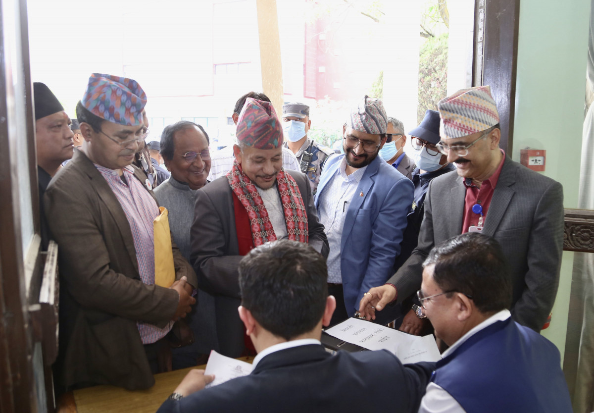 काठमाडौँ महानगरपालिकाको प्रमुखमा स्थापित र उपप्रमुखमा डंगाेलकाे उम्मेदवारी दर्ता