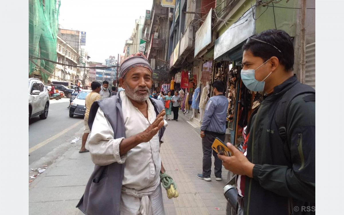 मतदाता भन्छन्- चुनावमा ढोग्दै घरघर आइपुग्छन्, जितेपछि फर्किएर हेर्दैनन्