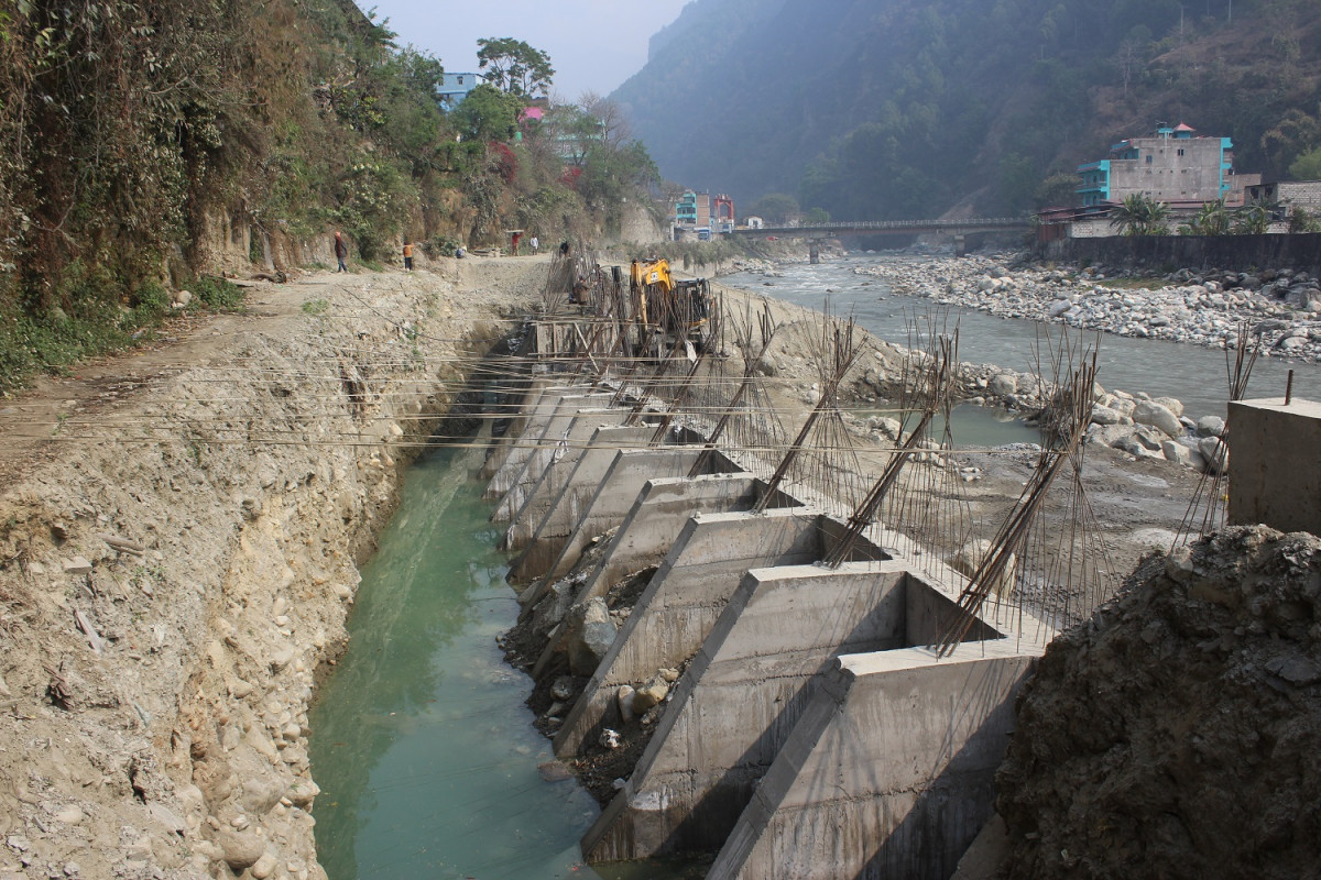 कटान रोकथाम गर्न पर्खाल