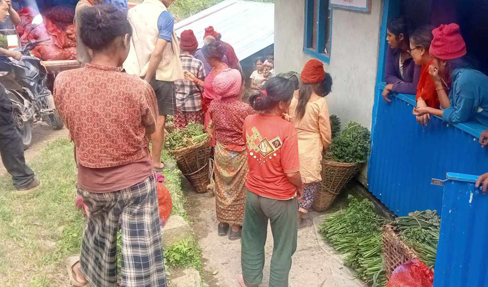 गाउँघरको निगुरो सहरको भान्सामा