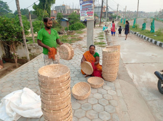 मिथिला क्षेत्रका डोम र बिन समुदायका मानिस चङेरा बनाउन व्यस्त