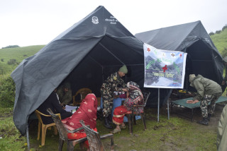नेपाली सेनाद्वारा सञ्चालित स्वास्थ्य सेवाबाट बिरामीलाई राहत