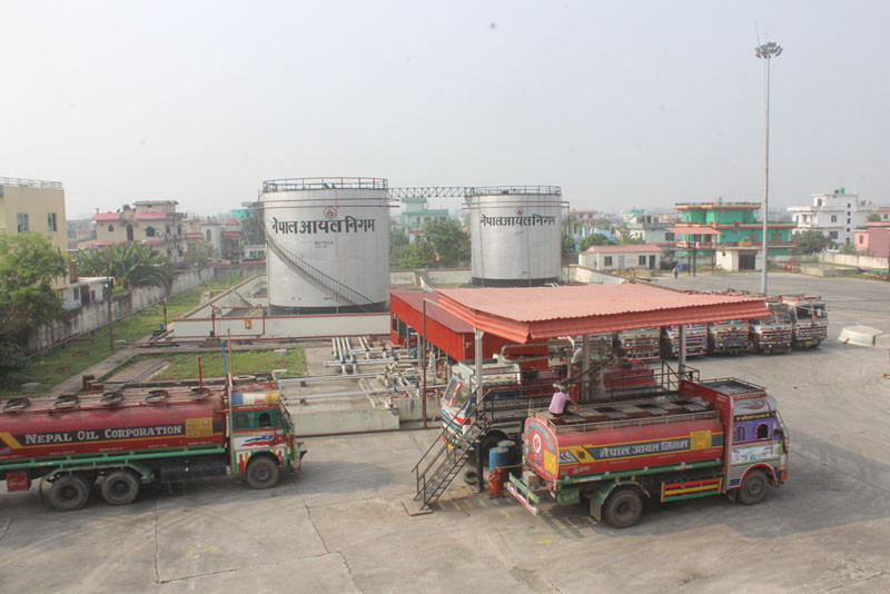 इन्धन डिपोबाट स्थानीय अहोरात्र त्रसित