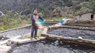 माछा बेचेर वार्षिक तीन करोड रुपैयाँ आम्दानी