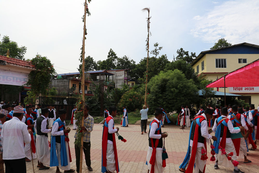मेडरी नाच संरक्षणमा जुटे थारु समुदाय