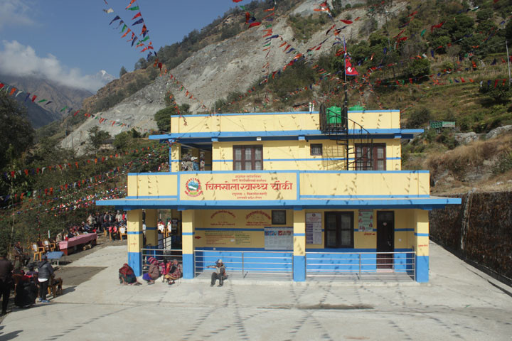 चिमखोलामा स्वास्थ्य : पूर्वाधार थपियो, सेवा थपिएन   