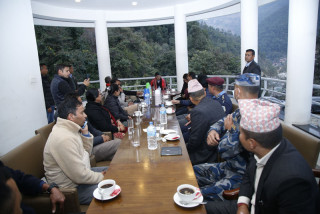 नेकपा (माओवादी केन्द्र)का अध्यक्ष 'प्रचण्ड' बाढीपहिरो प्रभावित क्षेत्रको पुनर्निर्माणलगायतका विषयमा जानकारी लिँदै