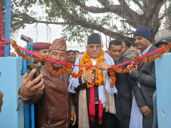 अध्यक्ष 'प्रचण्ड'- सहिद स्मारक उद्घाटन