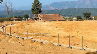 क्रिकेट मैदान निर्माण हुँदै