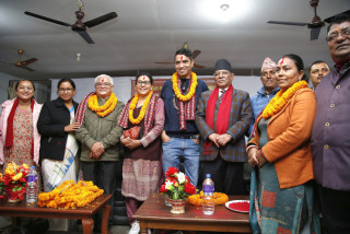 अध्यक्ष 'प्रचण्ड'- नेता कार्यकर्तालाई माओवादी केन्द्रमा स्वागत