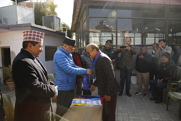 अध्यक्ष दाहालद्वारा पार्टी प्रवेश गर्नेहरुलाई स्वागत