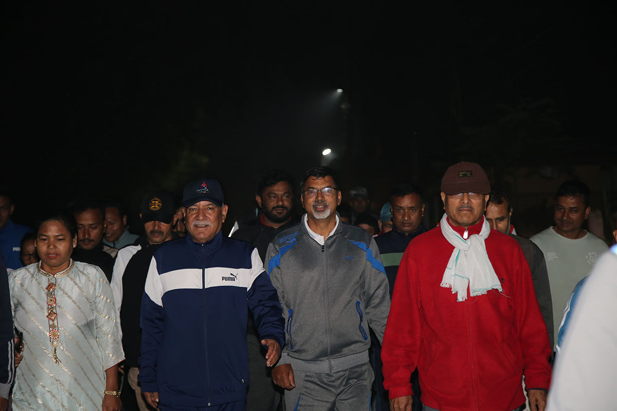 अध्यक्ष दाहाल - मर्निङ वाकसँगै जनभेटघाटमा