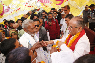 अध्यक्ष दाहाल - माओवादी केन्द्रमा प्रवेश