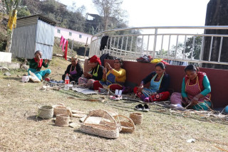 केराको थम्बाबाट सामग्री उत्पादन