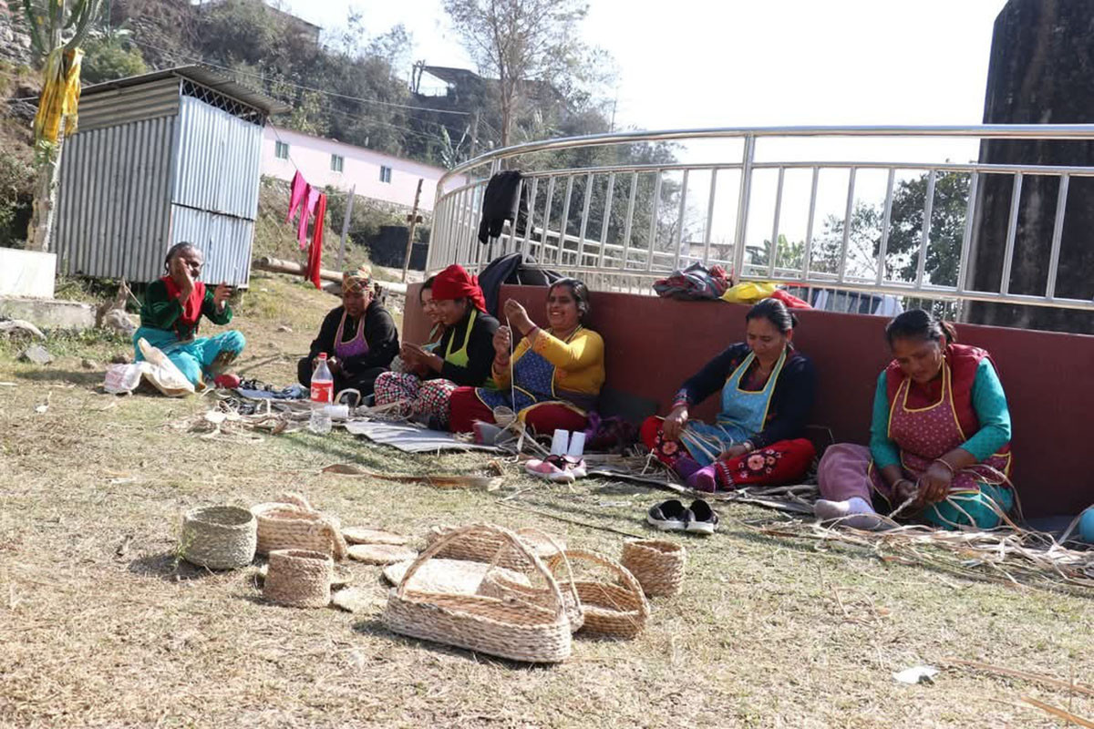 केराको थम्बाबाट सामग्री उत्पादन