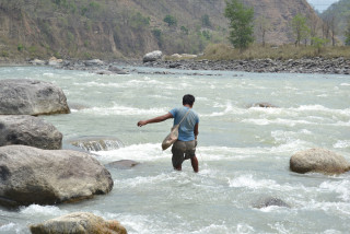 विस्थापित हुँदै आदिवासी समुदाय