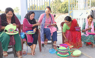 ढकिया बुनेर आत्मनिर्भर बन्दै महिला