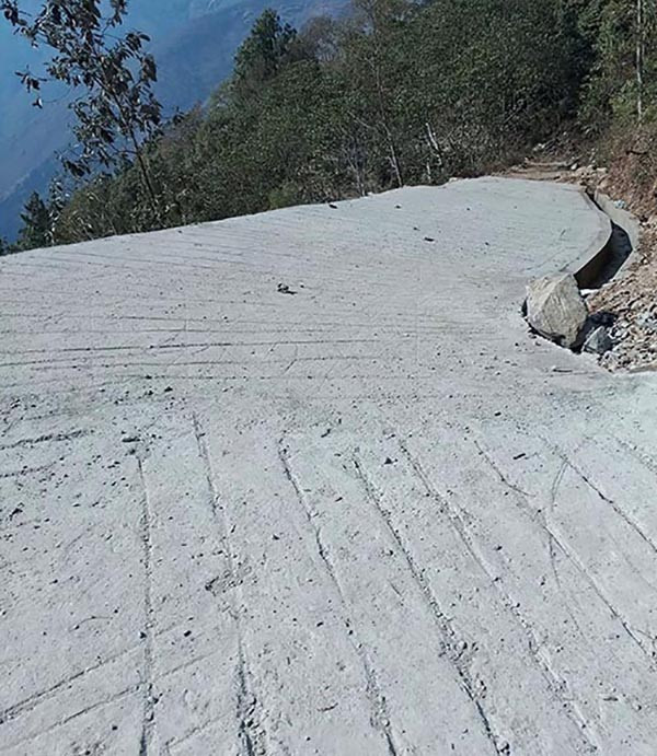 तीन सडक धमाधम स्तरोन्नति हुँदै