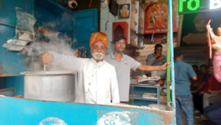 जस्को चियाको चुस्की लिन मरिहत्ते गर्छन् पारखीहरु ‘बब्लु टी स्टाल’