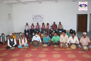 दमाहा बजाउने कला सिकाइँदै