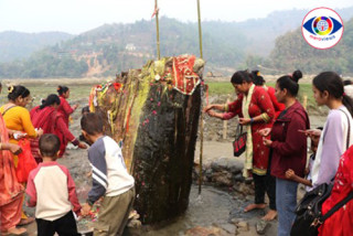 ठुटोबाट पानी आएको भन्दै स्थानीय चकित