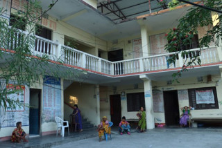 परिवारको खुसी खोजिरहेका अनुहारहरू