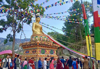 डाँडामा तीस फिटको बुद्धको प्रतिमा निर्माण