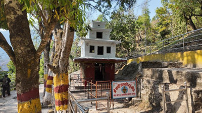 ‘जहाँ मध्यरातमा चिच्याएर वर मागिन्छ’