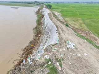 नदीमा आपतकालीन तटबन्ध निर्माण