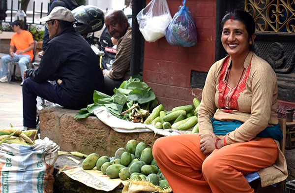 तरकारी बेचेर जीविकोपार्जन