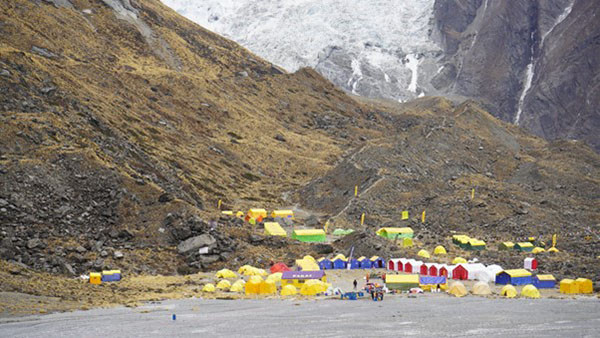 अन्नपूर्ण आधार शिविरमा पर्यटकको चहल-पहल