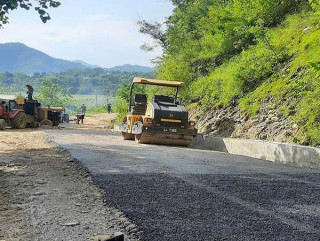 स्थानीय तहद्वारा १५ किलोमिटर सडक कालोपत्र