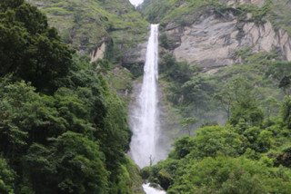 फुङ्फुङ्गे झरना