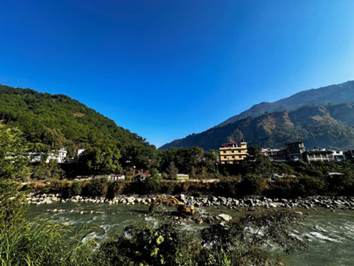 म्याग्दी नदीमा पानीको सतह घटेपछि पर्खाल निर्माण शुरु