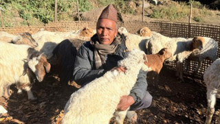 भेंडागोठमा पाँच दशक बिताएका नरेन्द्रलाई पढ्न नपाएकोमा पछुतो