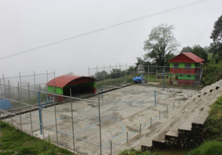 श्रमदान जुटाएर व्यवस्थित खेलमैदान