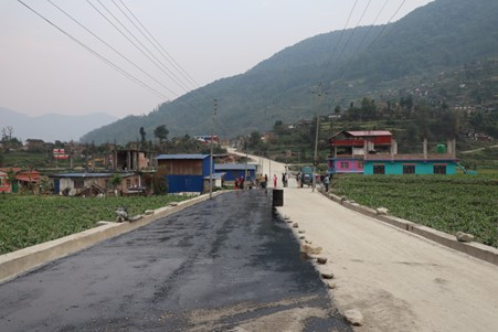 दरवाङ–मुना–ढोरपाटन सडकः ताकममा कालोपत्र सुरु